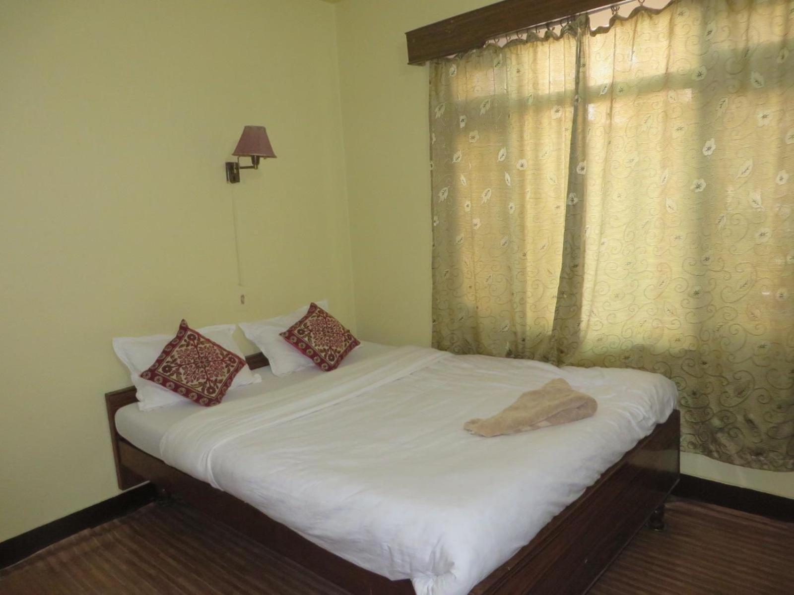 New United Hotel Pokhara Kültér fotó
